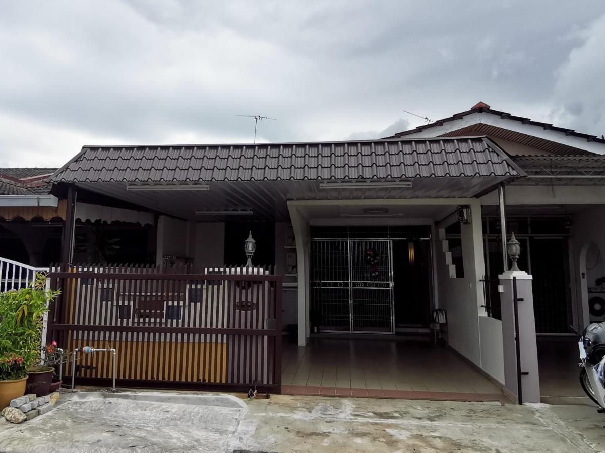 Bagan Terrace House Near To Sunway Carnival Mall, Seberang Jaya Villa Бътъруърт Екстериор снимка